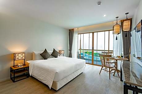 Deluxe Double Room with Pool View