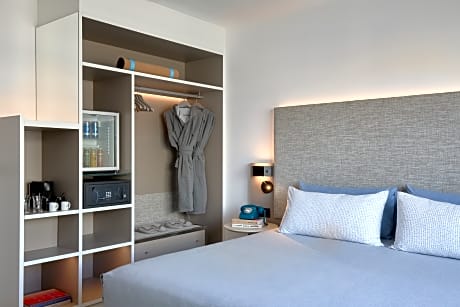 Connecting  Innside Room