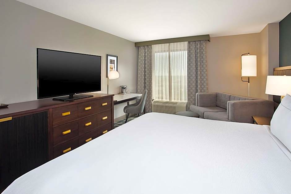 DoubleTree by Hilton Lansing