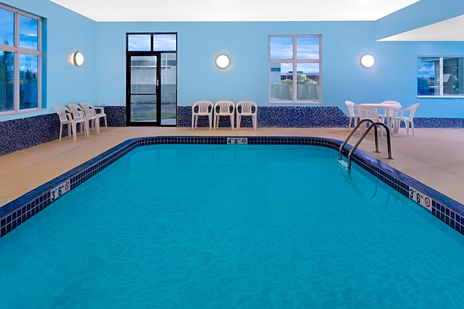 Days Inn by Wyndham Neenah