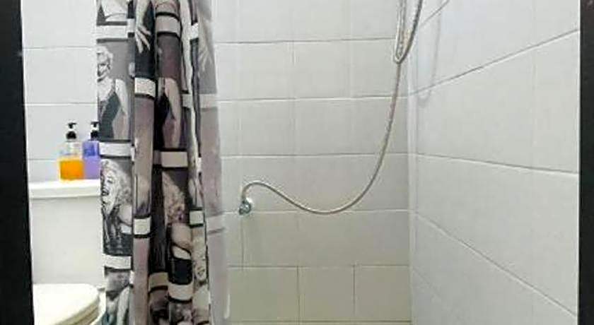 Super Hostel