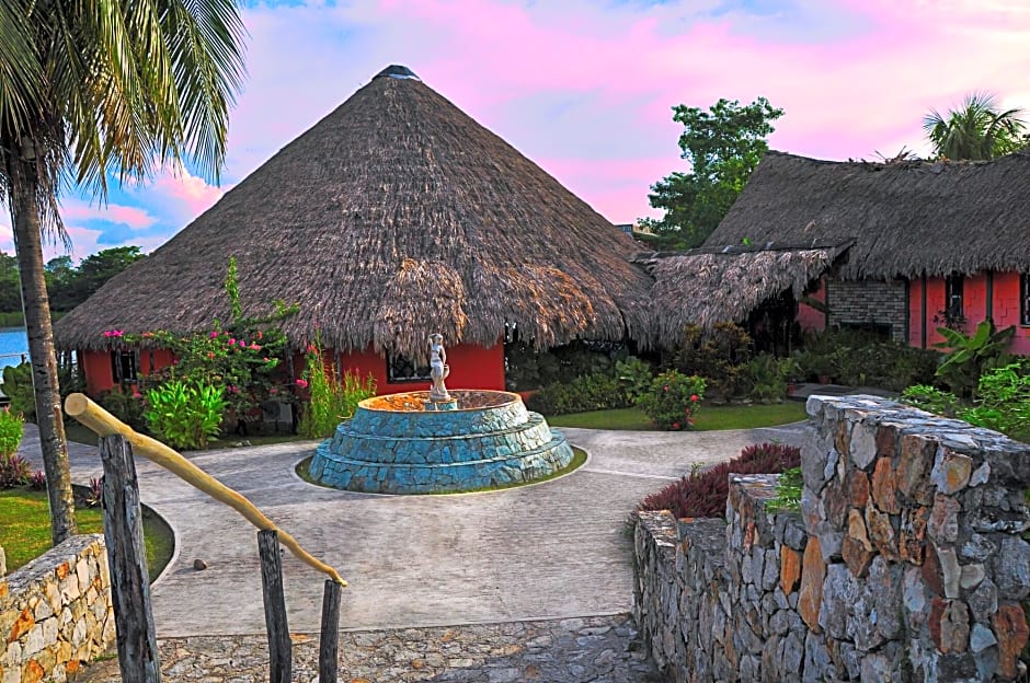 Lamanai Landings Hotel and Marina