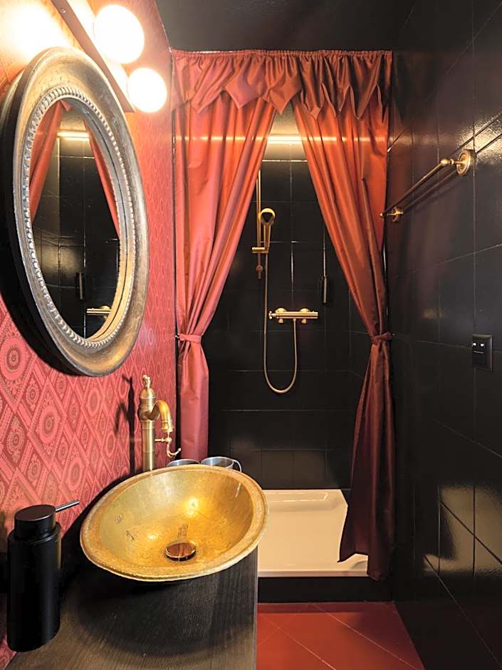 Peanut Medieval Lodge