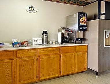 Super 8 by Wyndham Austin MN