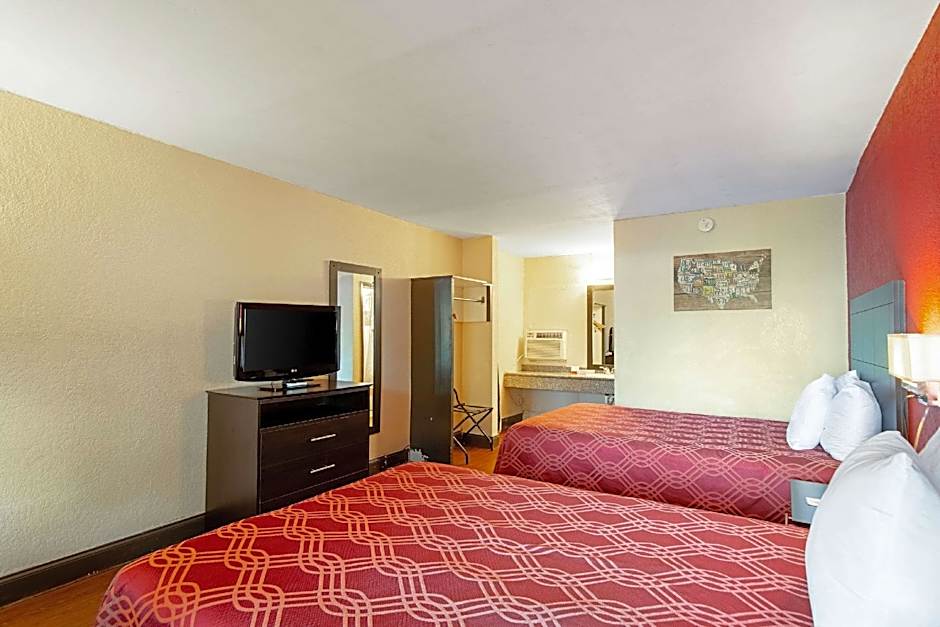 Econo Lodge Inn & Suites Clearwater Central