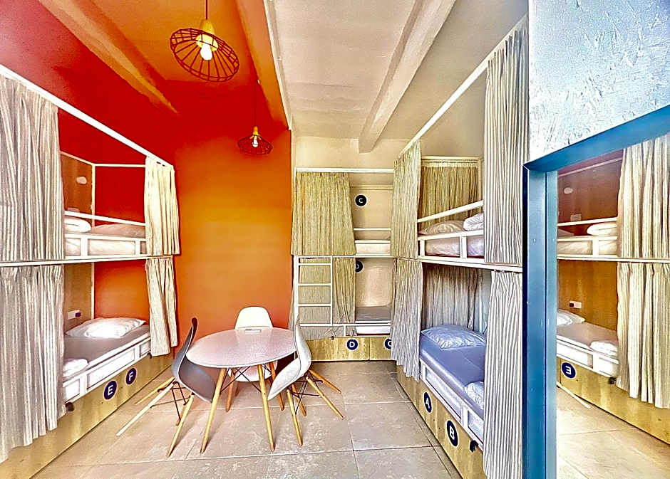 Follow the Sun Boutique Hostel - Pool, Breakfast & Sea Views