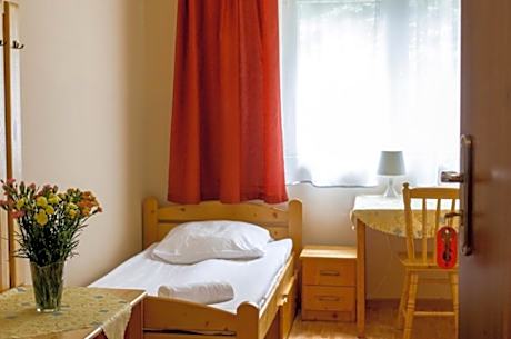 Economy Twin Room