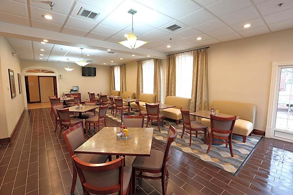 Wyndham Garden Grand Rapids Airport