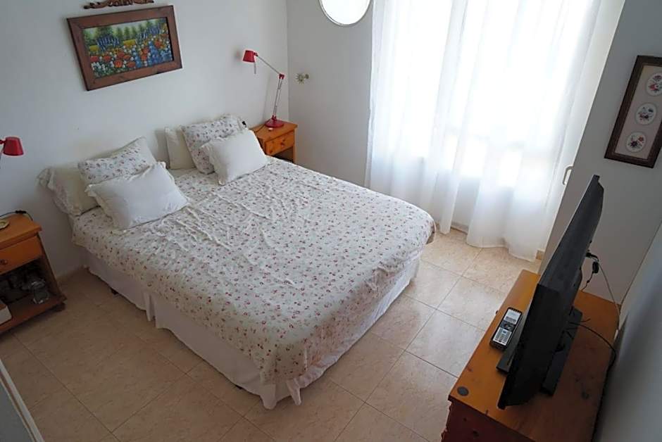 Foto 1 dari 4 — Double Room with Private Bathroom