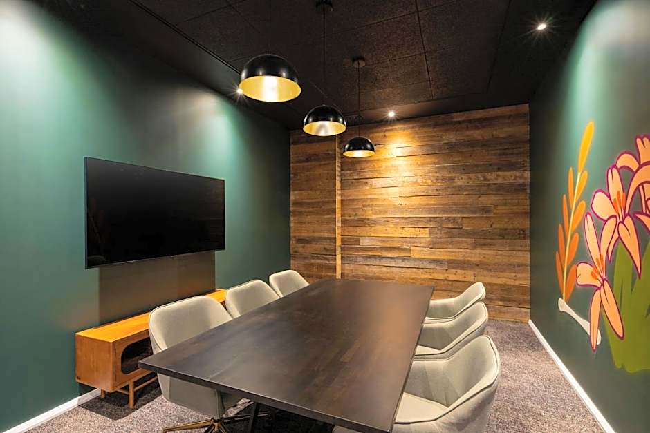 Moxy Belfast City