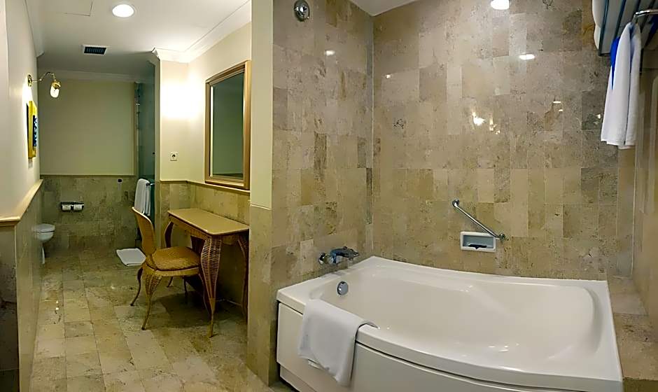 Aryaduta Lippo Village