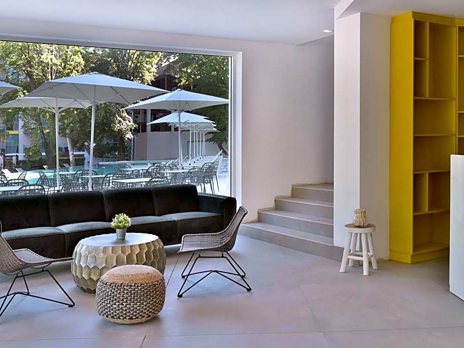 ibis Styles Golden Sands Roomer Hotel