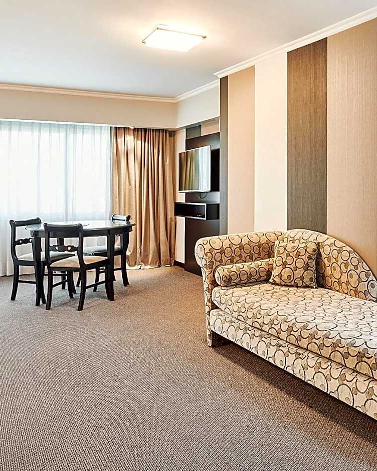 Plaza Real Suites Hotel