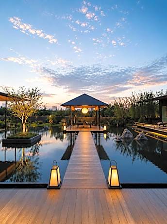 Terra Art Hotel with Rooftop Zen Garden, Veggie Dining,Pick-up service,English speaking,Free Laundry