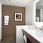 Holiday Inn Express & Suites Great Bend By IHG