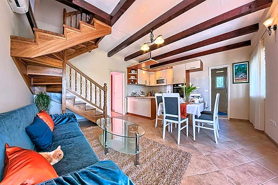 Luxury Beachfront Villa Dalmatino Trogir with private pool right at the beach in Okrug Gornji - Ciovo