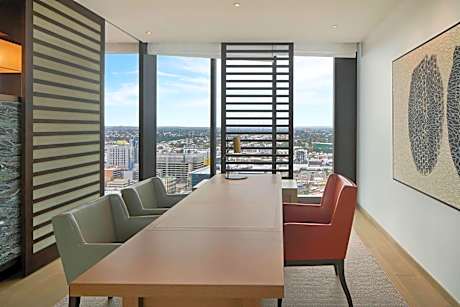 Executive Suite, Club lounge access, 1 King, City view