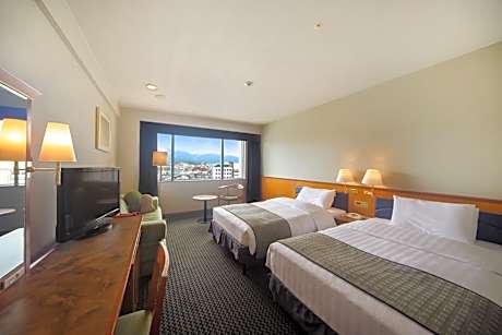 Large Twin Room (3 Adults)