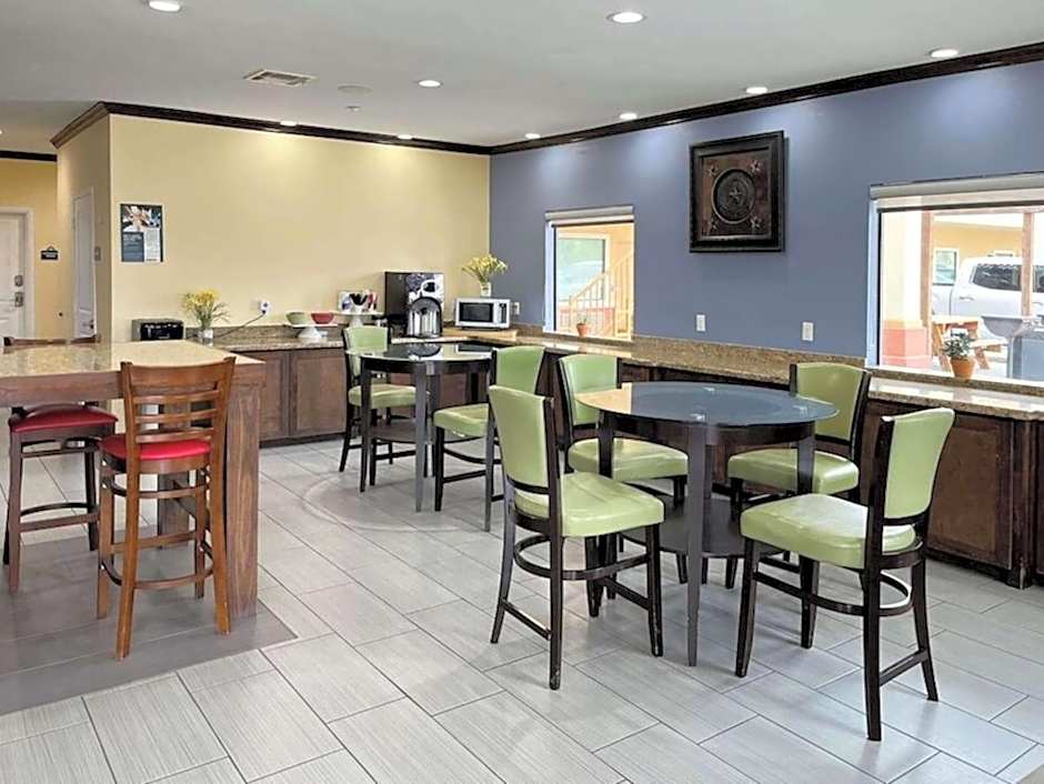 Days Inn & Suites by Wyndham Gonzales TX