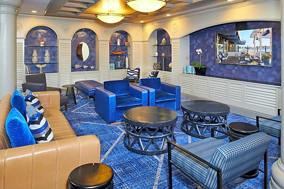 DoubleTree by Hilton Hotel Berkeley Marina