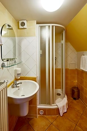 Standard Twin Room with Mountain View