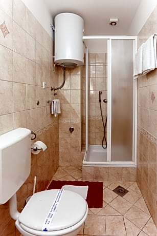 One Bedroom Apartment with Balcony and Sea View