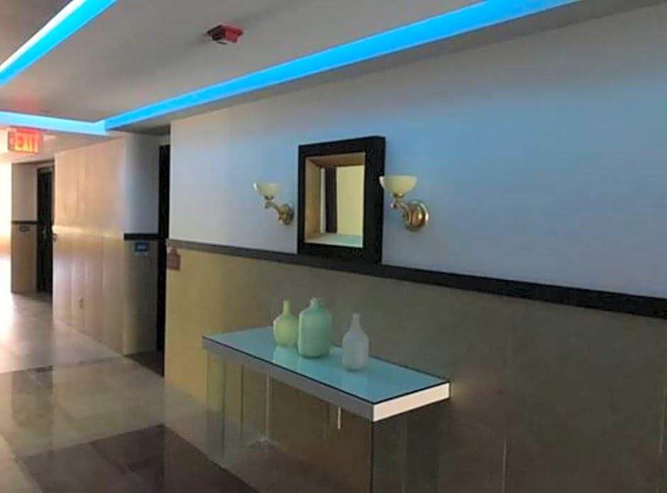 Beverly Hills: Hotel & Business