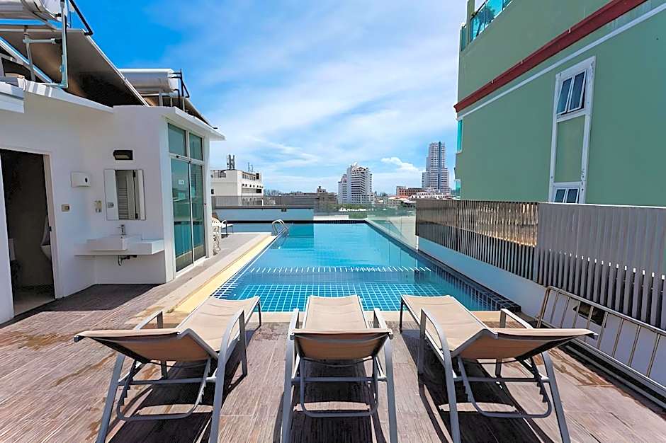 Hallo Patong Hotel - Rooftop Pool - Stunning Mountain Views & OTOP Market