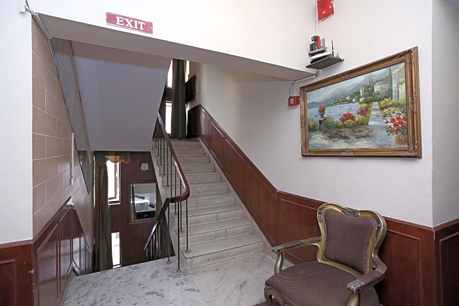 OYO 1219 Hamilton Hotel