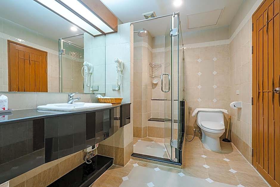 The Whitehouse Condotel