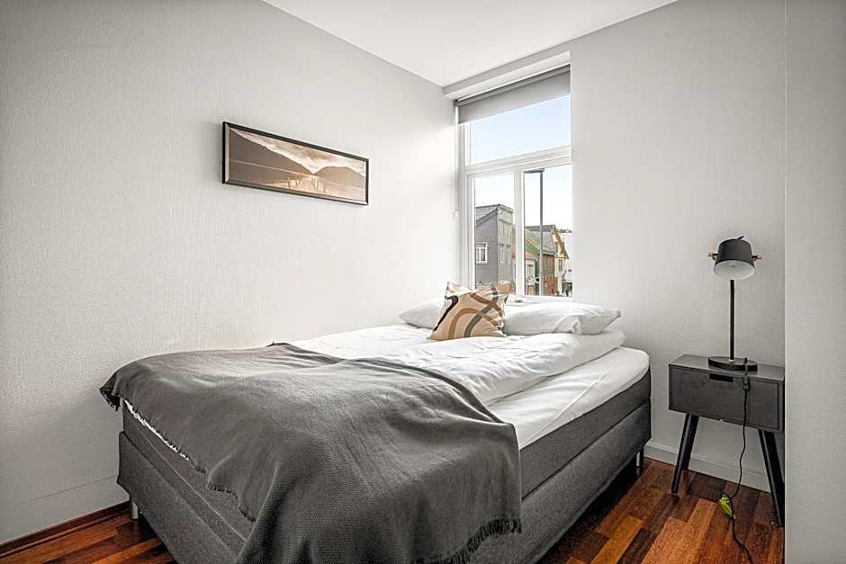 Enter Amalie Apartment Hotel