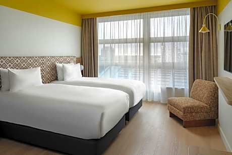Twin Studio with Two Single Beds and Urban View - Mid Floor