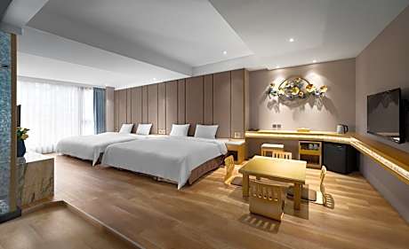 Deluxe Family Room