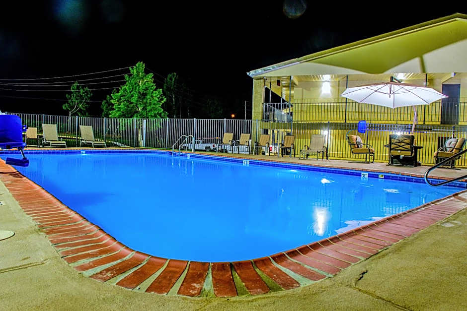 Clarion Pointe Athens I-65