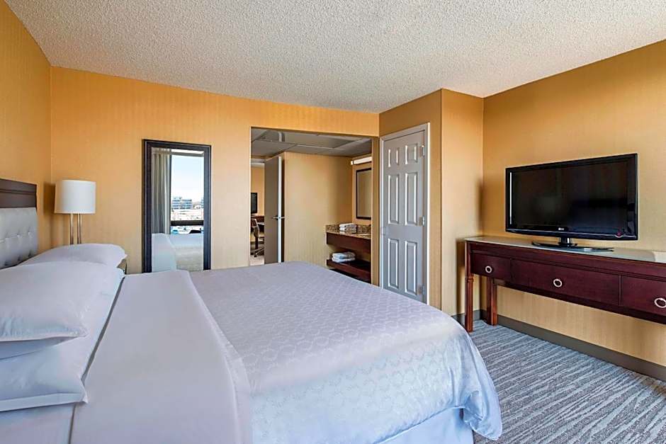 Sheraton West Des Moines Hotel