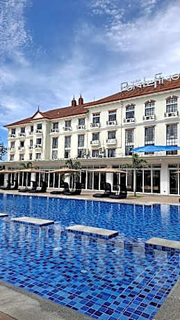 Pontefino Hotel And Residences