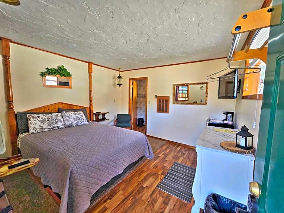 Cedar Wood Inn