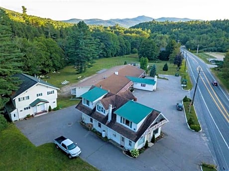 Covered Bridge River View Lodge