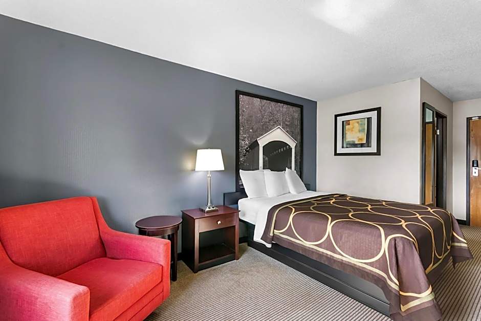 Super 8 by Wyndham Bloomington University Area