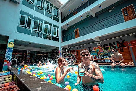 Mad Monkey Chiang Mai