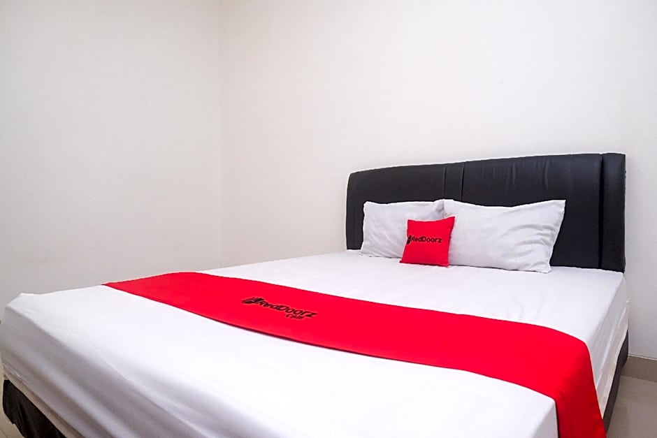 RedDoorz near Stasiun Solo Balapan 3