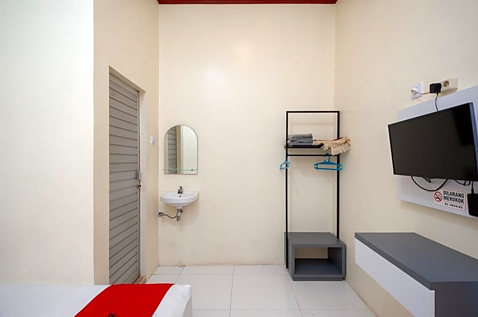 RedDoorz Syariah near RS Tentara Solok