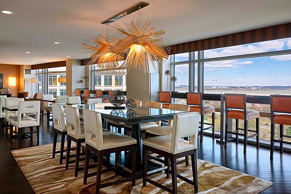 Renaissance by Marriott Arlington Capital View Hotel