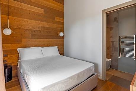 Large 2 Bedroom Apartment - Duplex