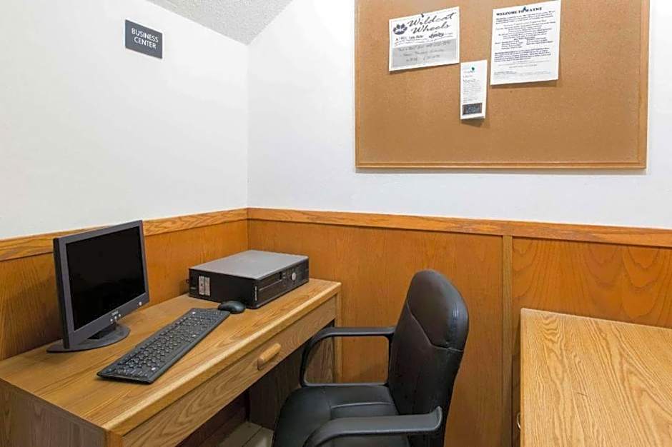 Super 8 by Wyndham Wayne