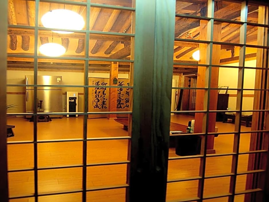 Saekdong Jeogori Hanok Guesthouse Jeonju