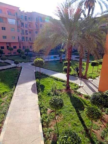 Manis Apartment Set in a Hotel Area