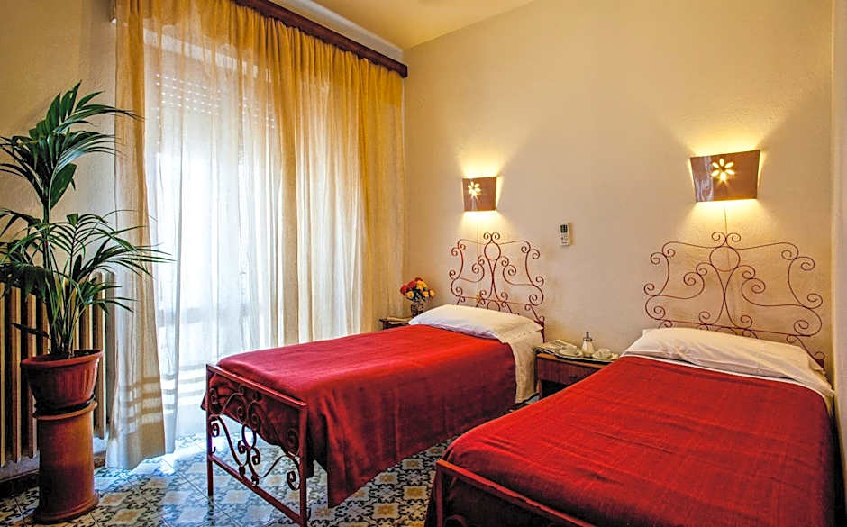 Hotel Villarosa con Vespa Rent