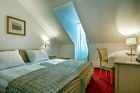 Economy Double or Twin Room with Wellness and Swimming Pool Access