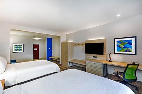 Queen Suite with Two Queen Beds and Additional Living Area